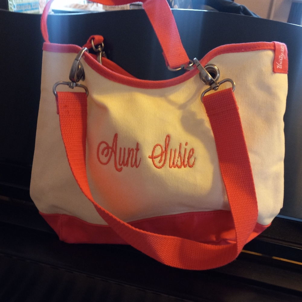 Nwt.  AUNT SUSIE tote By Canvas Crew 31.  Colour Is Hot Pink